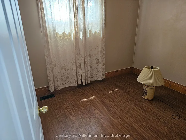 475 Hurontario St — Photo 7