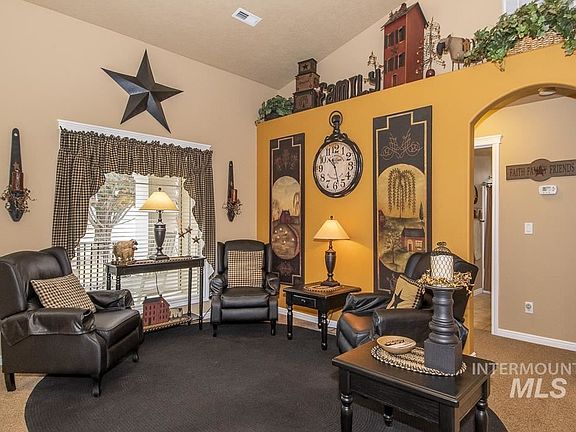 5th image of 1003 N Pioneer Way