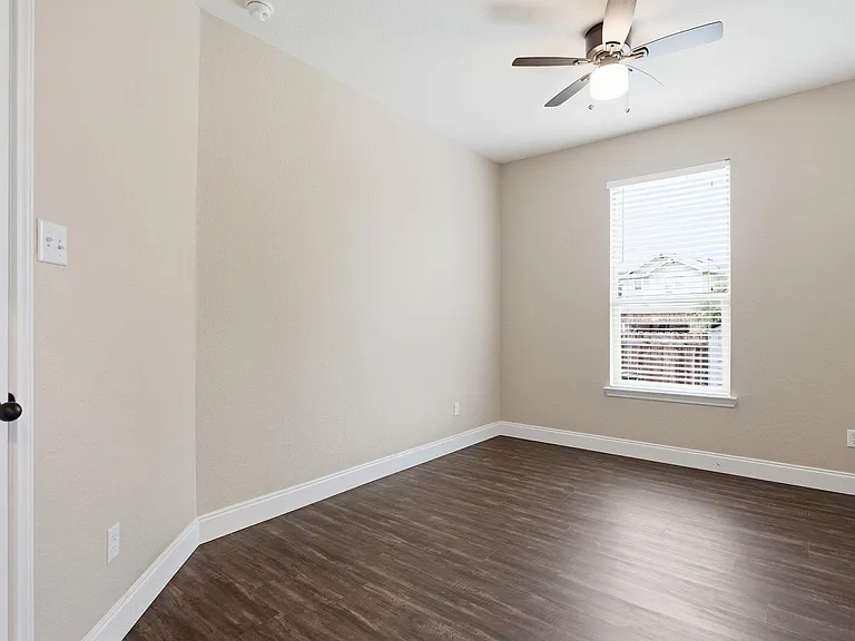2950 E Old Settlers Blvd #29 — Photo 17