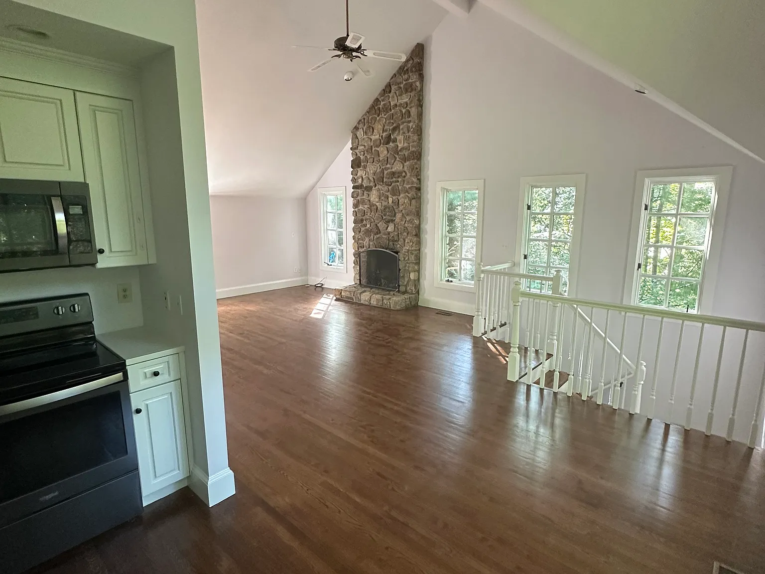 2 bed, 988 sqft, $3,400 — Photo 3