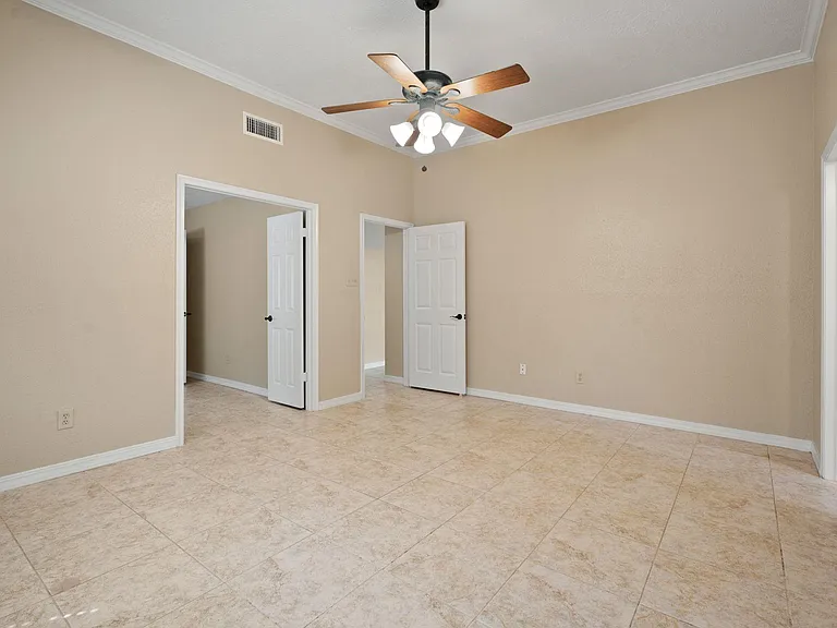 710 Lochnell Dr — Photo 16
