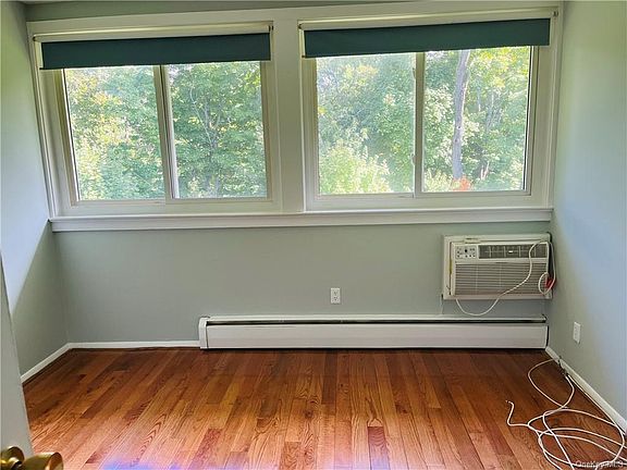 3rd image of 1 Wyndover Woods Ln APT 8