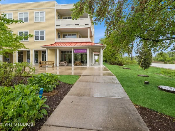 970 Harris Rd Unit 33, Grayslake, IL 60030