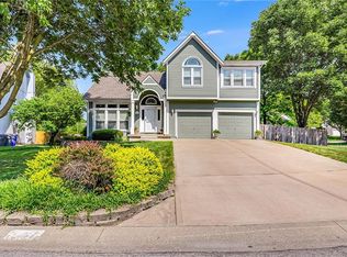 12597 S Alcan Cir, Olathe, KS 66062
