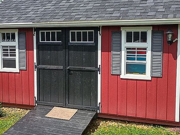 3rd image of 118 Teaberry Rd