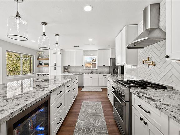 3rd image of 311 Carey Lane