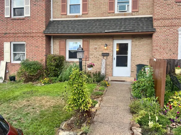 157 Hughes Ave, Sellersville, PA 18960