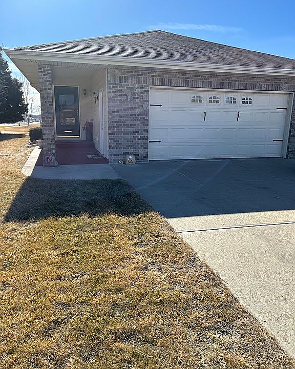 1st image of 912 Heather Ln