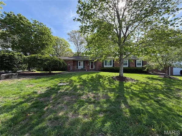 343 Cherry Hill Dr, Ballwin, MO 63011