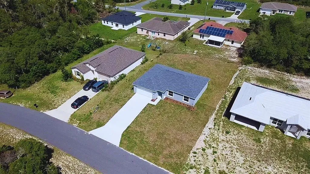 3 bed, 2.0 bath, 1324 sqft, $1,790 — Photo 4