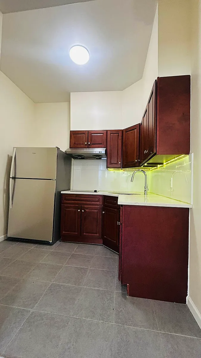 Building Photo - 60-80 67th Ave #1F