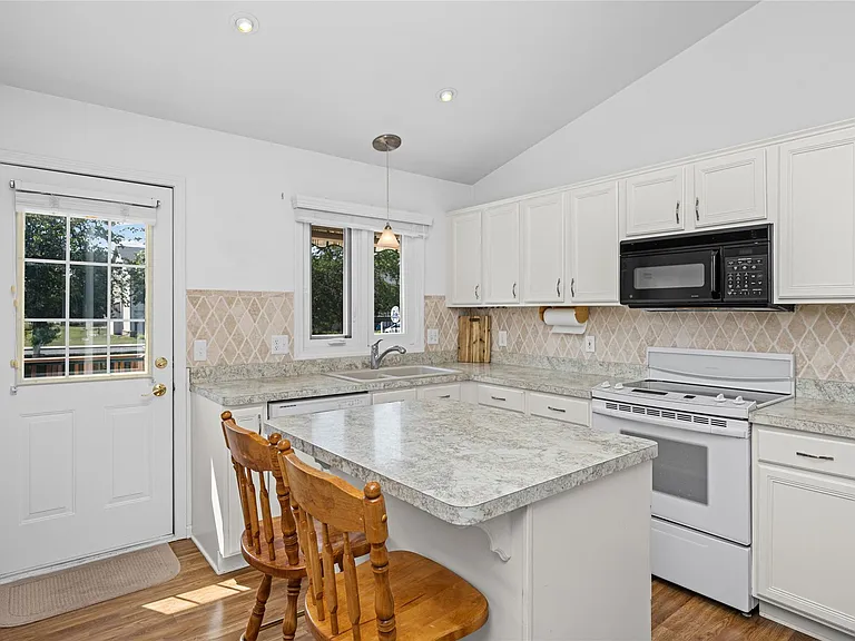 35263 Kings Forest Blvd — Photo 13