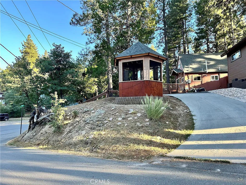 2 bed, 1.5 bath, 856 sqft, $1,975 — Photo 3