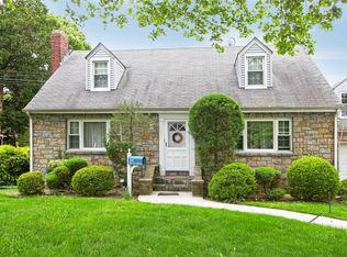 270 Van Cott Ave, Farmingdale, NY 11735
