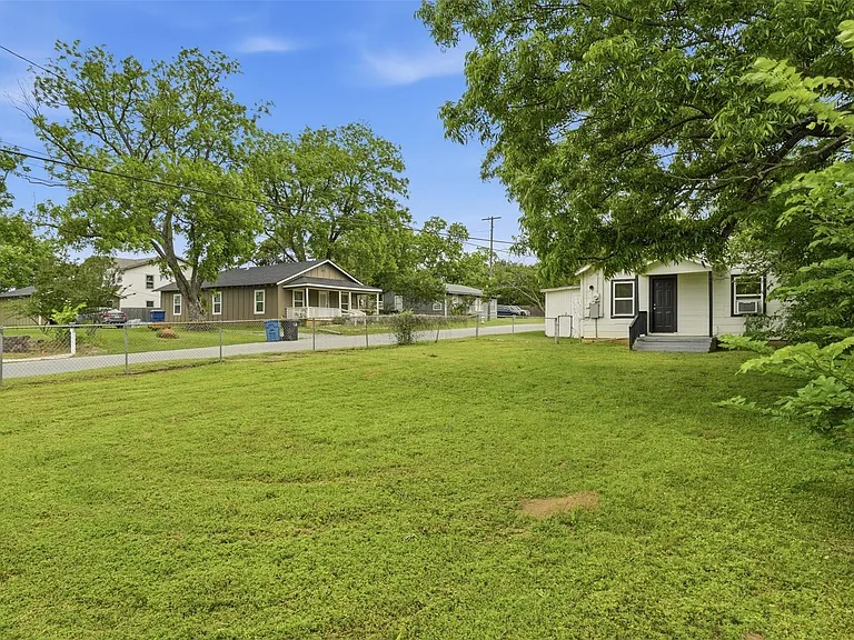 500 E Heron St — Photo 16
