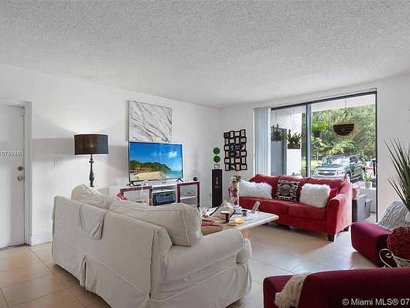 4th image of 4019 N University Dr #102