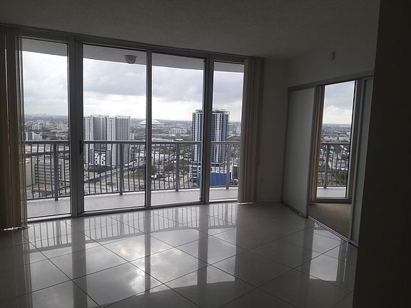 4th image of 1750 N Bayshore Dr APT 4014