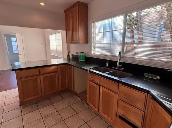 Spacious 2 bedroom with bonus room/office unit close to OB Park!, 4931 Coronado Ave, San Diego, CA 92107