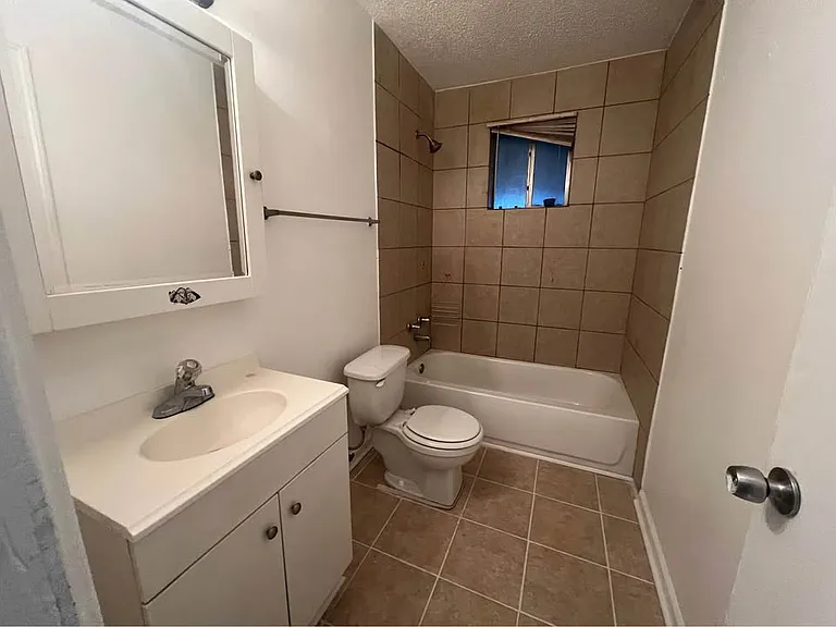 7040-42 Salem Dr #7040 — Photo 4
