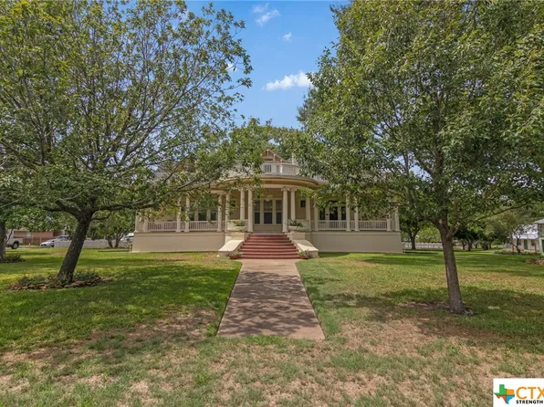 409 West Ave, Schulenburg, TX 78956