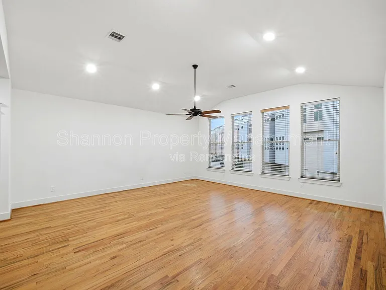 2323 Sperber Ln — Photo 24