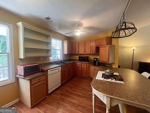 5th image of 170 Northside Dr