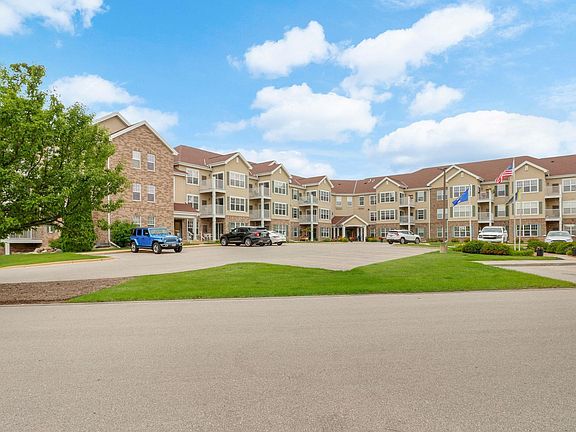 3rd image of 6828 Parkside Cir