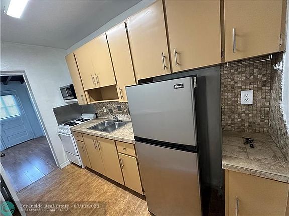 5th image of 1016 NE 3rd St #1018