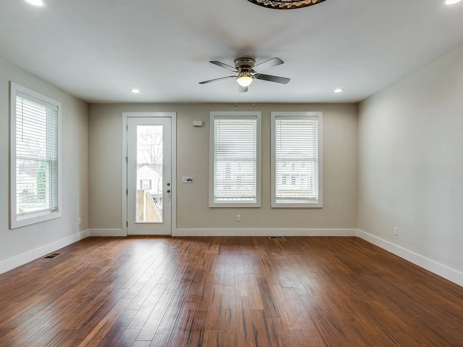 4 bed, 3.5 bath, 2350 sqft, $3,750 — Photo 3