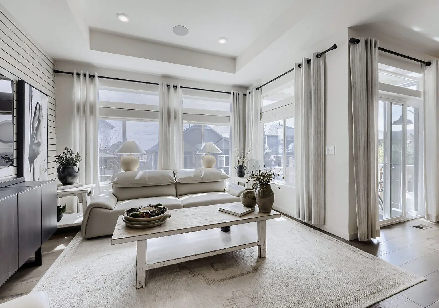 3 Bedroom 3 Bath Beautiful Home — Photo 3