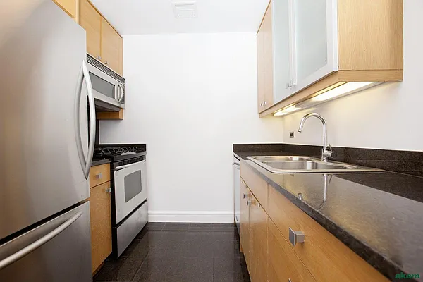 Rented by Akam Sales and Brokerage | media 11