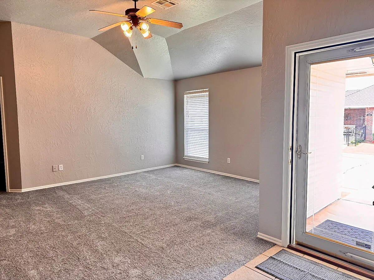 2 bed, 2.0 bath, 1149 sqft, $1,495 — Photo 3