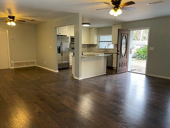 2nd image of 105 Waynel Cir