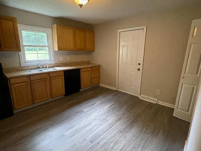 1102 Poplar Ave — Photo 10