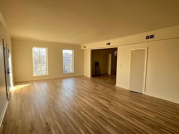 3rd image of 1214 W 47th St #2