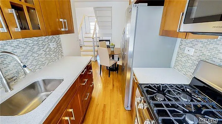 Sold by Prime Realty | media 2