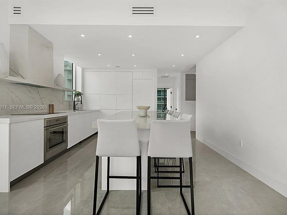 5th image of 7930 East Dr APT 1208