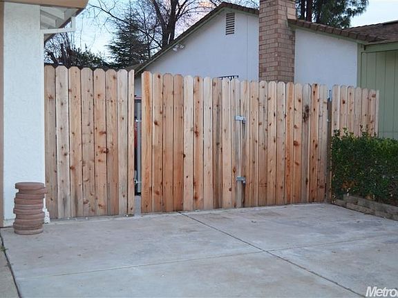 4th image of 5836 Pikes Peak Way
