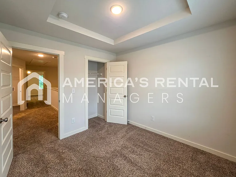 680 The Heights Ln — Photo 32