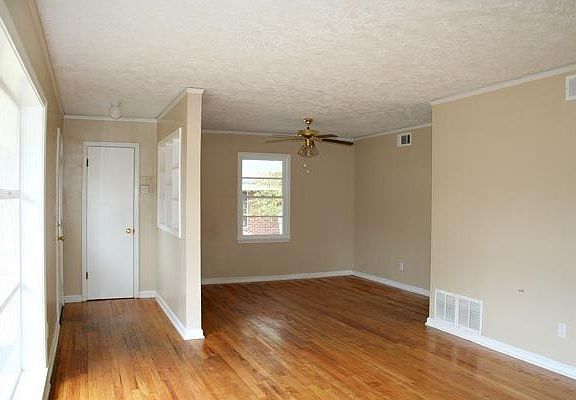 3rd image of 1420 Rosewood Dr