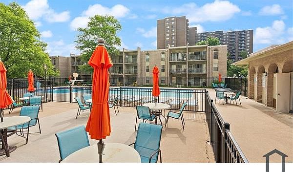2nd image of 15 Canterbury Sq APT 102