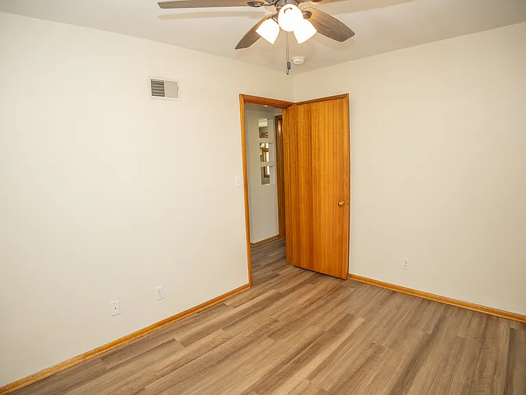 2401 Willow Dr — Photo 19