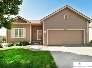 1113 Woodview Cir, Papillion, NE 68046