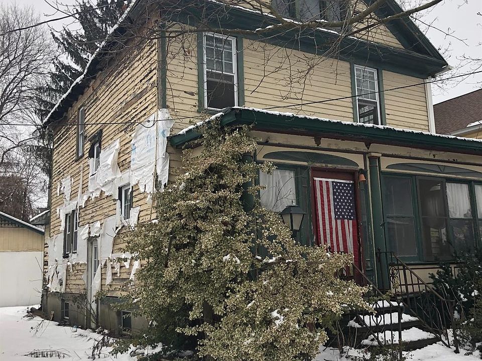 2nd image of 10 Rose Ave