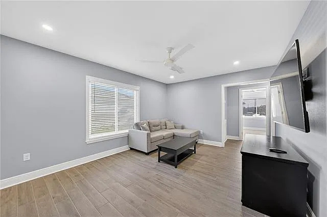 4 bed, 2.0 bath, 1391 sqft, $2,000 — Photo 4
