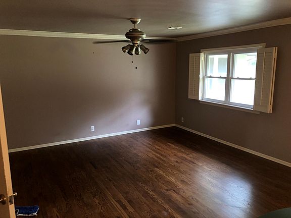 Huge master bedroom is 14_ x 18_