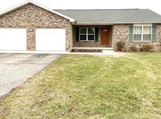 16 Gladiator Dr, Waynetown, IN 47990