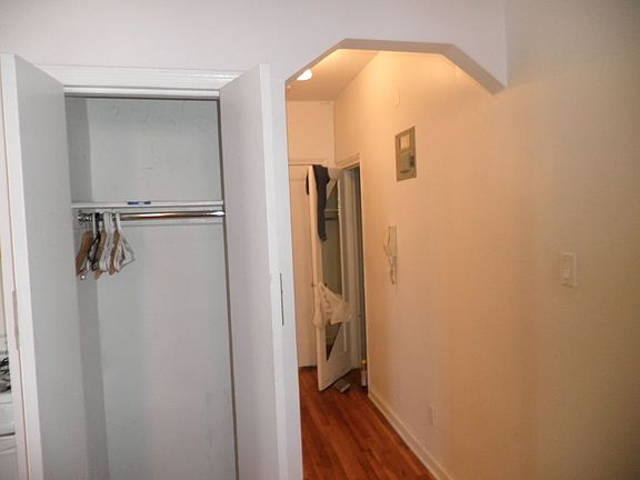 4th image of 415 W 43rd St #2B