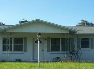 211 E Grape St, Bowling Green, FL 33834