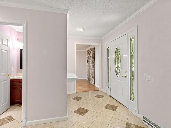 4th image of 289 Prince Towne Dr